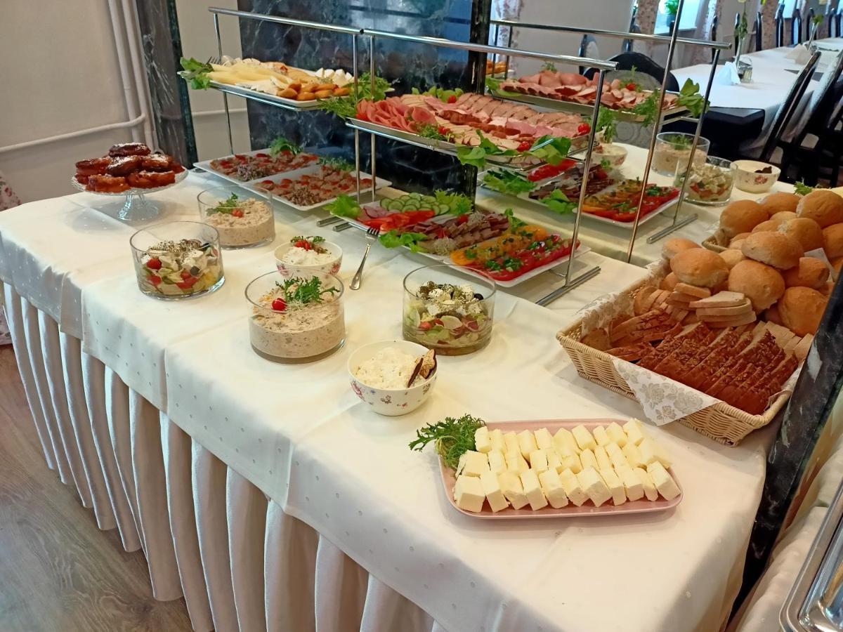 Iskra Hotel Radom Eksteriør billede