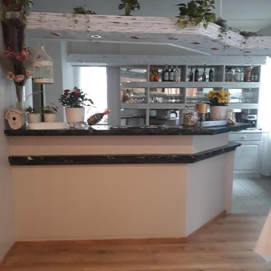 Iskra Hotel Radom Eksteriør billede