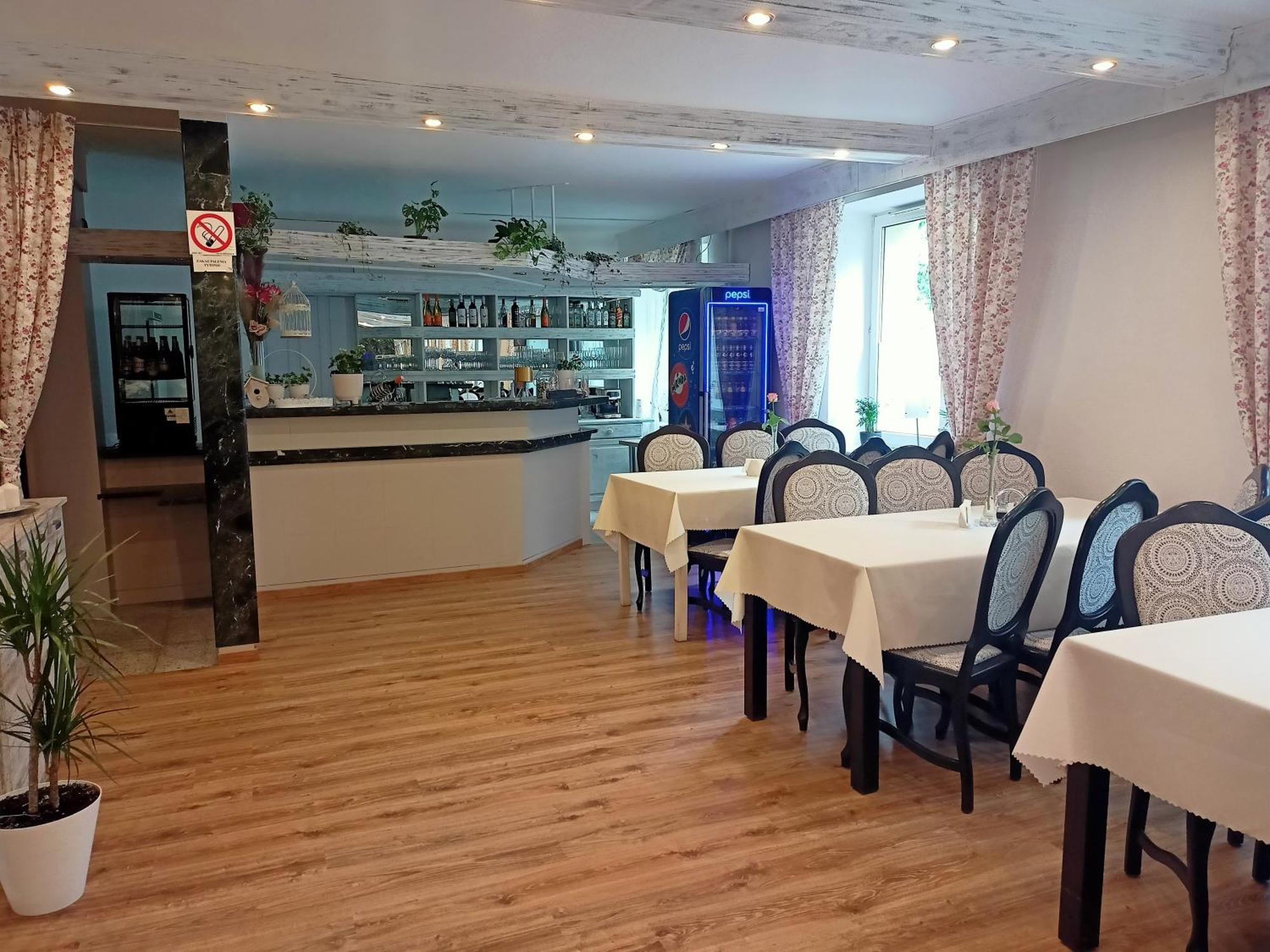 Iskra Hotel Radom Eksteriør billede