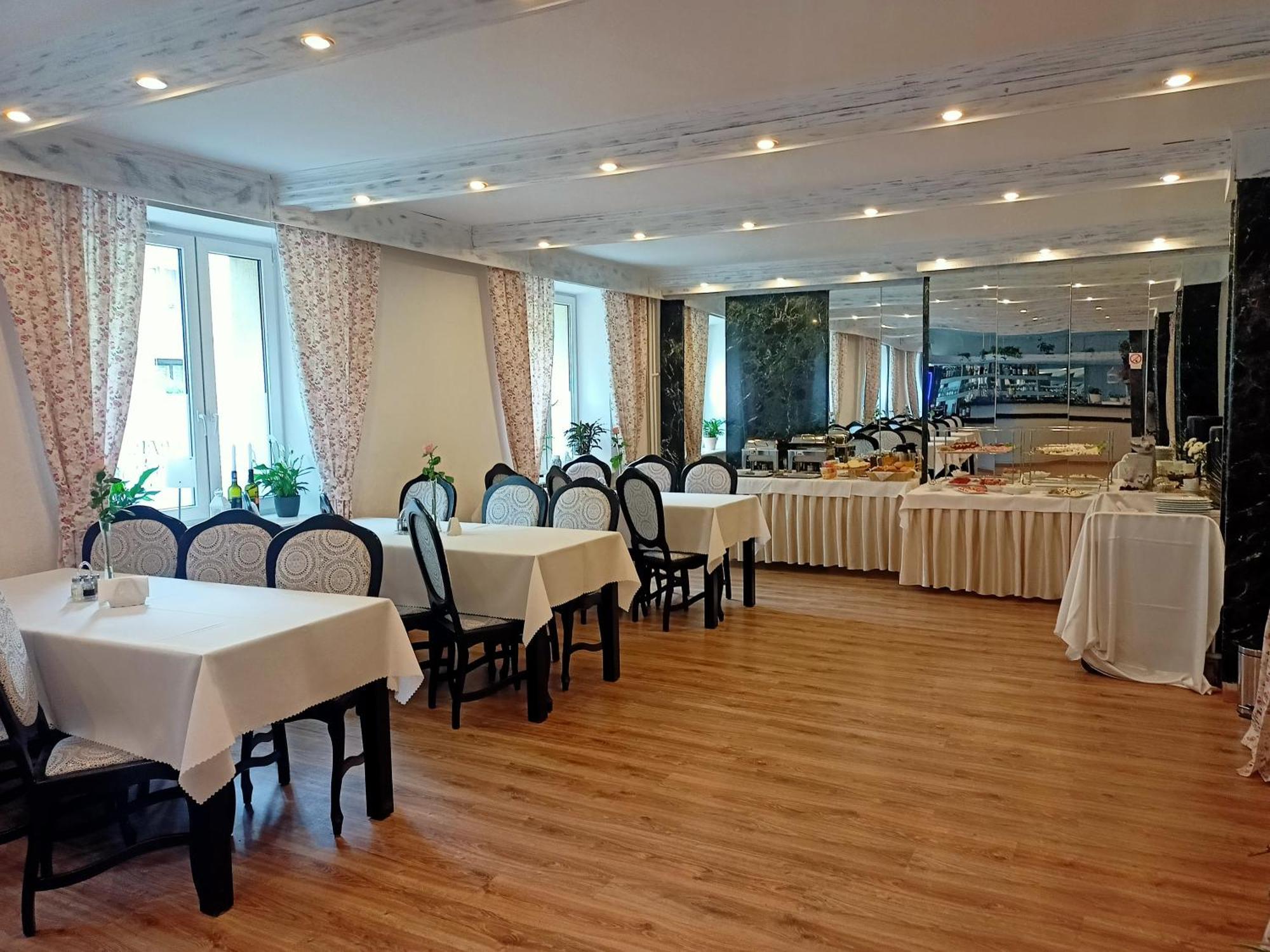 Iskra Hotel Radom Eksteriør billede